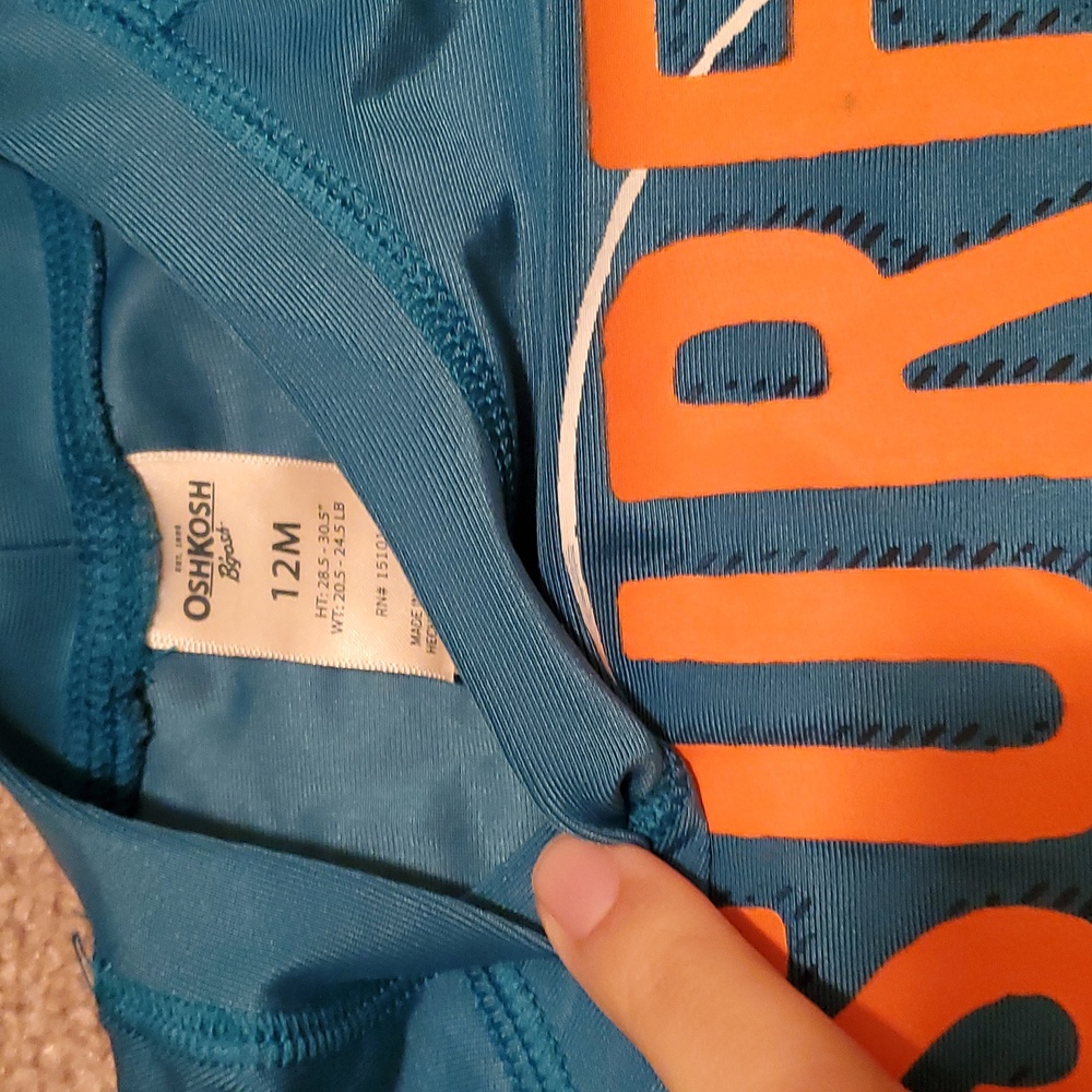 OshKosh baby boy swim shirt and trunk - Picture 4 of 4